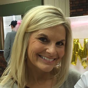 Meet your Posher, Debrina